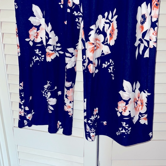 Woman’s lounge pants - Picture 3 of 6